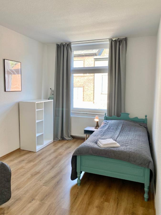 2 Rooms, Free Parking, 25 Min To Duesseldorf, 150 Mbps Wlan Duisbourg Extérieur photo