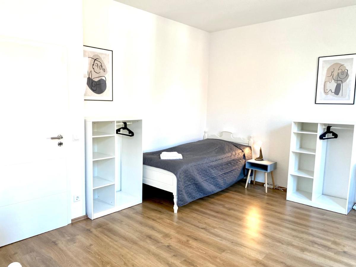 2 Rooms, Free Parking, 25 Min To Duesseldorf, 150 Mbps Wlan Duisbourg Extérieur photo