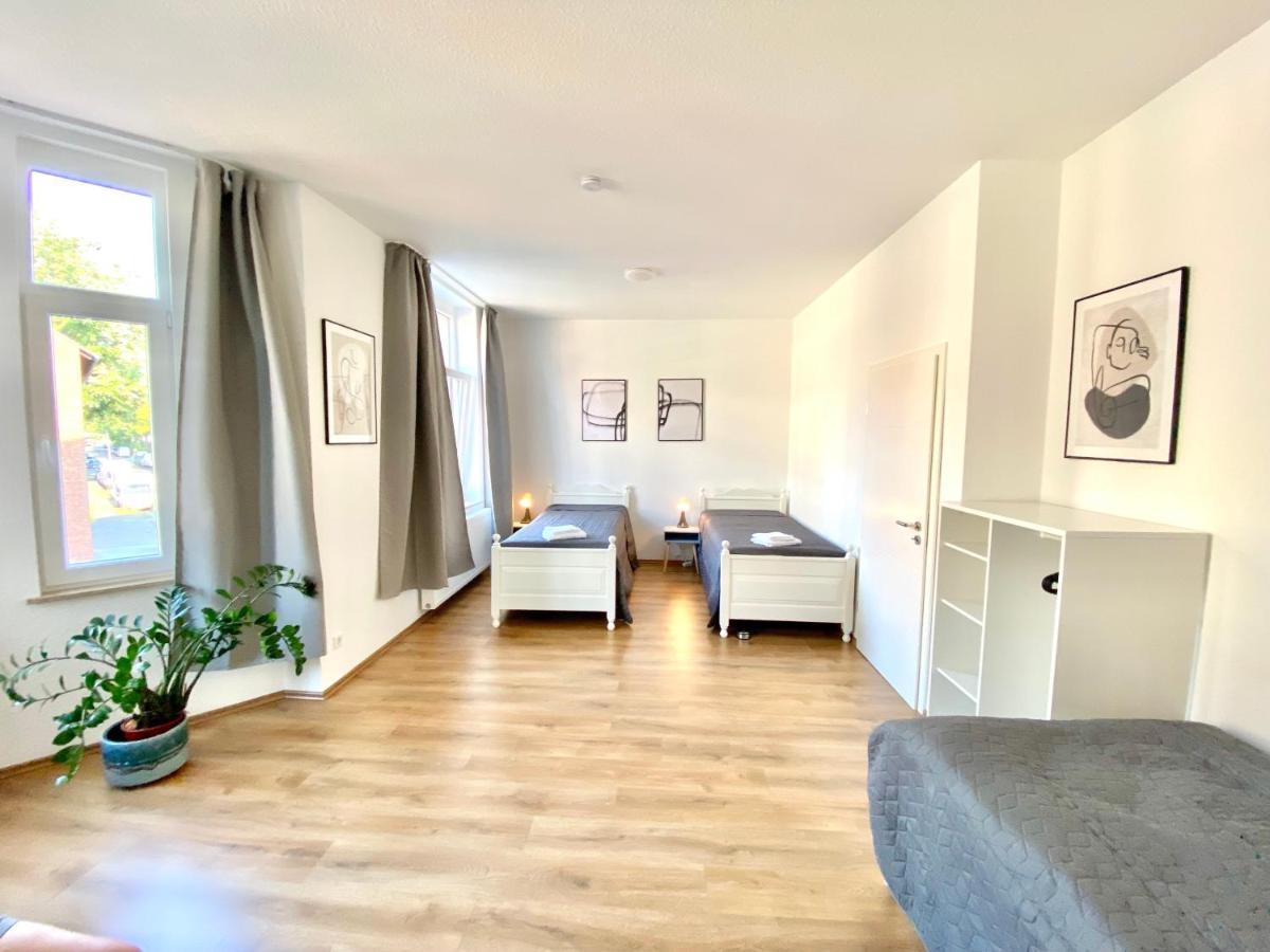 2 Rooms, Free Parking, 25 Min To Duesseldorf, 150 Mbps Wlan Duisbourg Extérieur photo