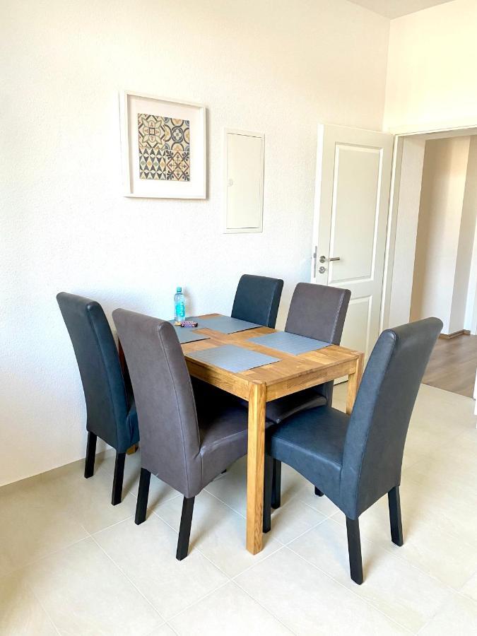 2 Rooms, Free Parking, 25 Min To Duesseldorf, 150 Mbps Wlan Duisbourg Extérieur photo