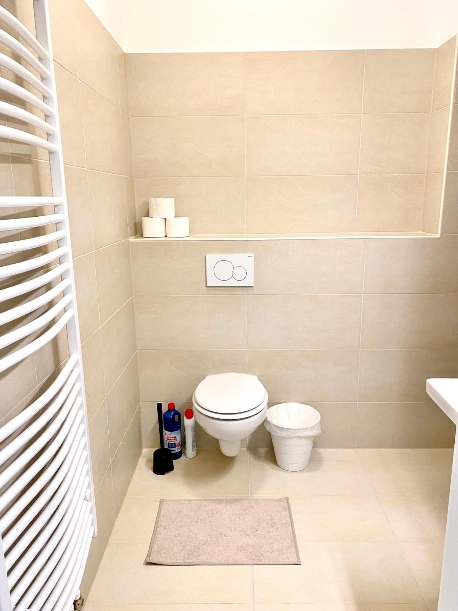 2 Rooms, Free Parking, 25 Min To Duesseldorf, 150 Mbps Wlan Duisbourg Extérieur photo